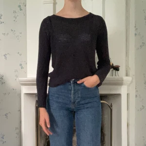 Only virkad marinblå tröja - *Väldigt bekväm, virkad tröja från Only *XS/34 *Alla bilder är privata 📷  *Ringbrynje liknande design *Marinblå *Priset är ex. frakt 📦  *Org. Pris 229kr *Det är bara att höra av sig om man har fler frågor, eller vill ha fler bilder💞