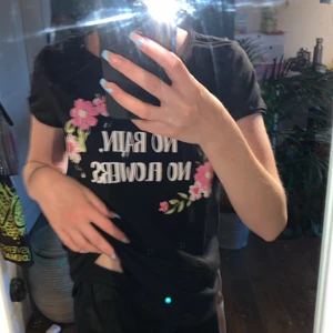 Svart t-shirt  - Vanlig svart t-shirt 