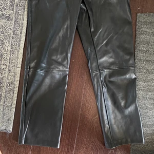 Skinnbyxor  - Så fina skinnbyxor från nakd! I storlek M!🖤 