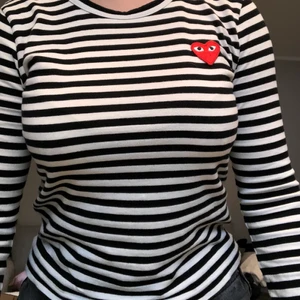 PLAY CDG, långärmad, strl M - Nyskick, oanvänd 