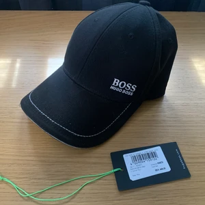 HUGO BOSS KEPS - Hugoboss keps. Använd fåtal gånger. Nypris 449kr