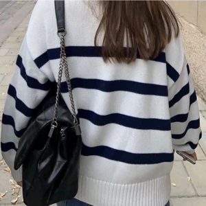 Randig tröja - (Lånad bild) säljer denna randiga tröja, köpt på Plick men är för liten för mig tyvärr! Hör av dig vid intresse 