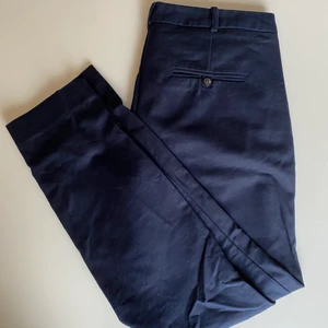 Marinblå kostymbyxor - Inköpta på Zara. Aldrig använda. 