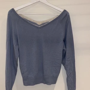 Zara tröja - Säljer min jättefina tröja från zara som tyvärr inte kommer till användning längre! Vid frågor eller fler bilder kom privat. Köpare står för frakt!