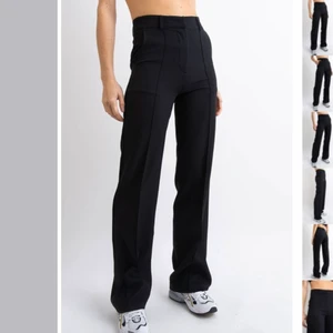 Kostym byxor - Säljer dessa supersnygga kostymbyxor från madlady då dom är förstora för mig. Har storlek 36 och jag är 173cm lång och dom är lite långa för mig men det beror på vilka skor jag har också. Skriv privat för fler bilder💕💕