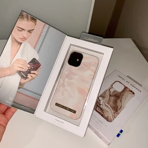 Ideal of Sweden Skal (iPhone 12 mini) - 2 helt nya mobilskal från Ideal of Sweden i originalförpackningar! Till iPhone 12 mini. 1 för 200:- eller båda för 350:- det beiga är helt slutsåld på hemsidan!