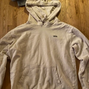 Vans hoodie - Storlek xs. Lite oversize. Super snyggt tryck. Aldrig använd. Nypris 600