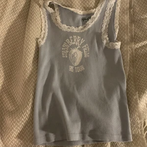 Brandy Melville linne  - Säljer det här jättefina linet ifrån brandy Melville 💞 köpt i somras men endast använd en gång 