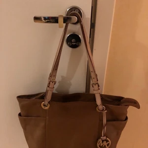 Michael Kors Väska - Michael Kors Väska i fint skick