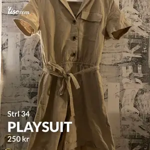 Söt playsuit från VILA i storlek 34. Endast använd en gång under 200-dagars🥳 Säljer då den är för stor för mig. Priset är inklusive frakt!📦