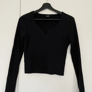 Svart långärmad tröja  - Storlek S