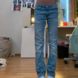 Levi’s jeans  - Jeansens material är lite tunt annars är de i bra skick. Pris kan diskuteras❤️