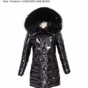 Gloss jacket med äkta päls  - Hej! Säljer min gloss jacka ( storlek L) med äkta päls på, som jag beställde hem och som tyvärr inte passade i storleken och som inte gick att returnera:) helt ny jacka aldrig använd, endast testad hemma. Hör av dig gärna vid intresse av bilder med jackan på eller ifall du har andra frågor eller funderingar :)