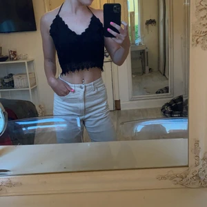 Svart ”brodyr” linne - Svart linne med knyte runt halsen, tunt tyg, knappt använt.