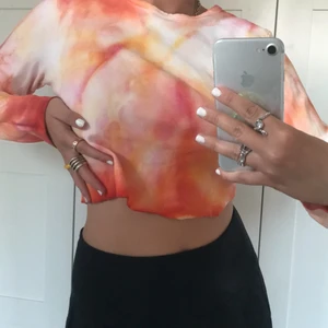 Topp - Färgglad topp köpt på plick. Strlk M. 100 kronor