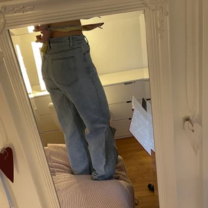 Baggy jeans - Super baggy jeans i använt skick köparen står för frakt