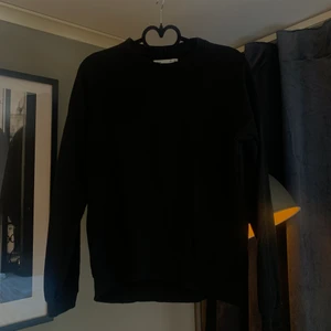 Svart college tröja  - Basis svart college tröja i storlek s