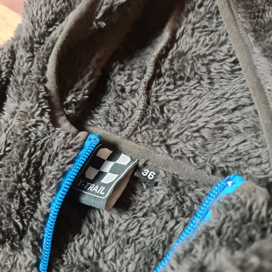 Fluffig brun luvjacka Storlek 36 (S) - 90