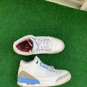Jordan 3  - J3 retro unc. Missfärgning på ena skon. 7/10 cond 