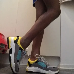 Tränningskor - Jättebra att springa med eller träna med.Pratar om priset kontakta mig bara