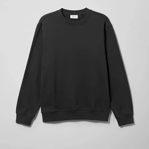 Weekday sweatshirt - Basic svart sweatshirt från weekday. Jättefin passform. Nypris är 300 kr💗💗💗