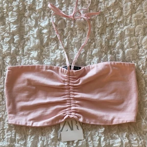 zara topp - en helt oanvänd zara topp i storlek m men sitter som en s💞