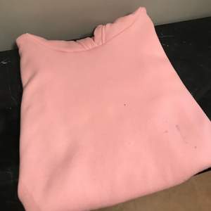 Hej, säljer en fin rosa hoodie knappt använd som ny. Stl M. 😊
