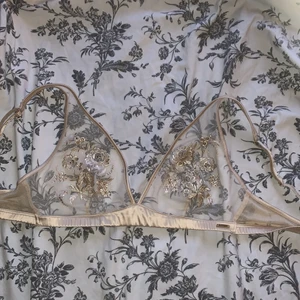 Ellam baralette  - Säljer denhär assfina baraletten då den va för stor på mig✨ord pris 399kr💕 