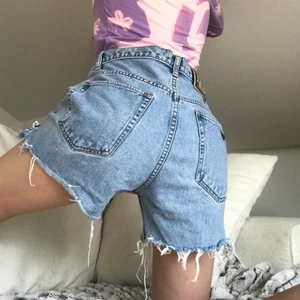 Armani shorts💋 - Vintage armani shorts (för stora för mig som har S) Omkrets i midjan är 91cm🧚‍♀️frakt tillkommer