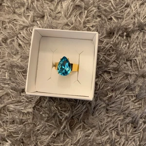 Caroline svedbom ring - Säljer min helt nya och oanvända justerbara Caroline svedbom ring, nypris 500kr jag säljer för 300❤️