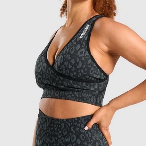 Adapt animal seemless sports bra - Jättefin sport-bh från gymshark som tyvärr var för liten för mig. Är endast testad, men lapparna är bortklippta så har ingen möjlighet att skicka tillbaka:(