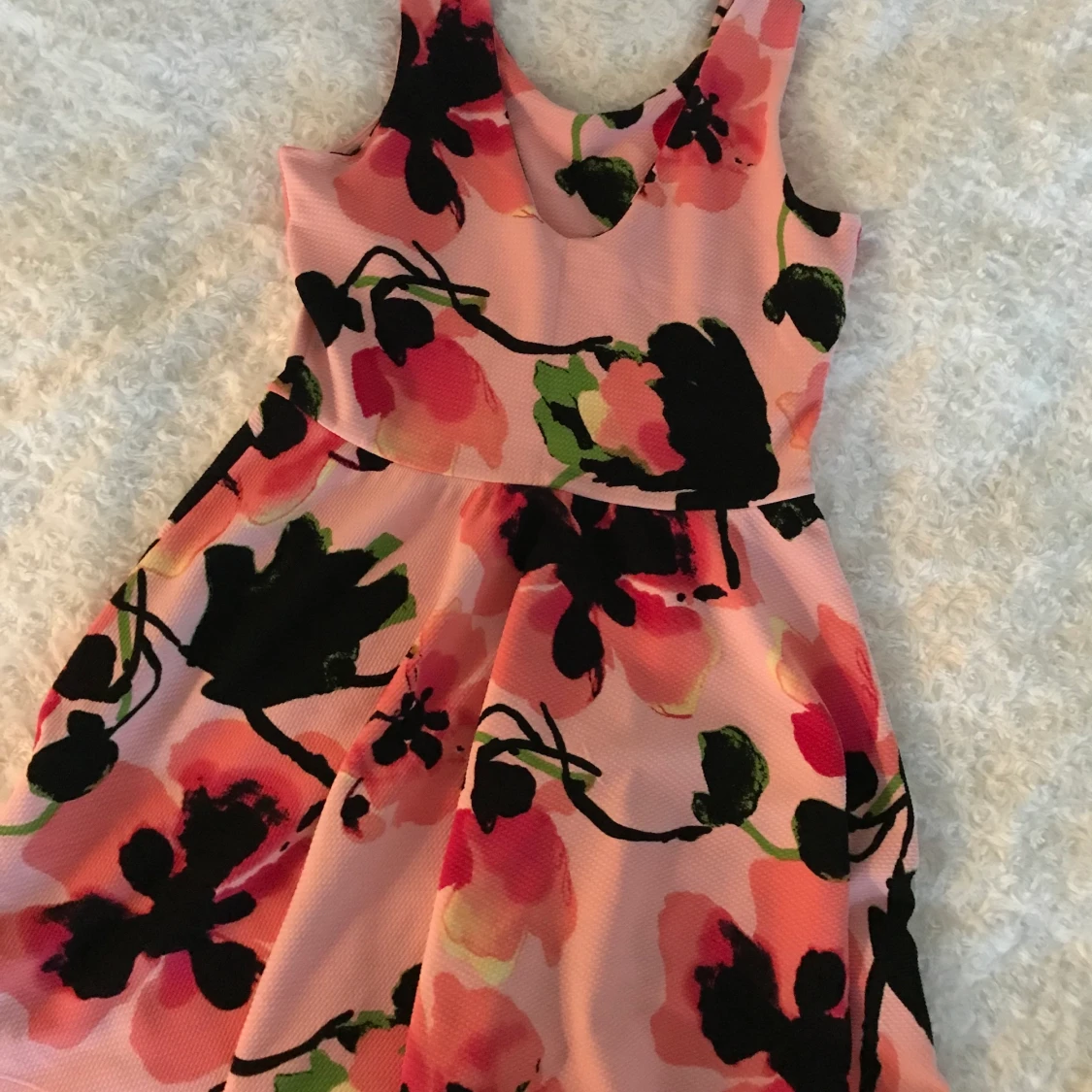 Kort blommig sommarklänning - 90