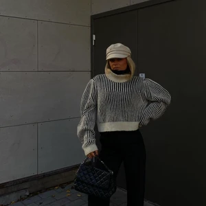 Stickad tröja  - Hösten favoriter är ju stickade tröjor och denna är perfekt! 