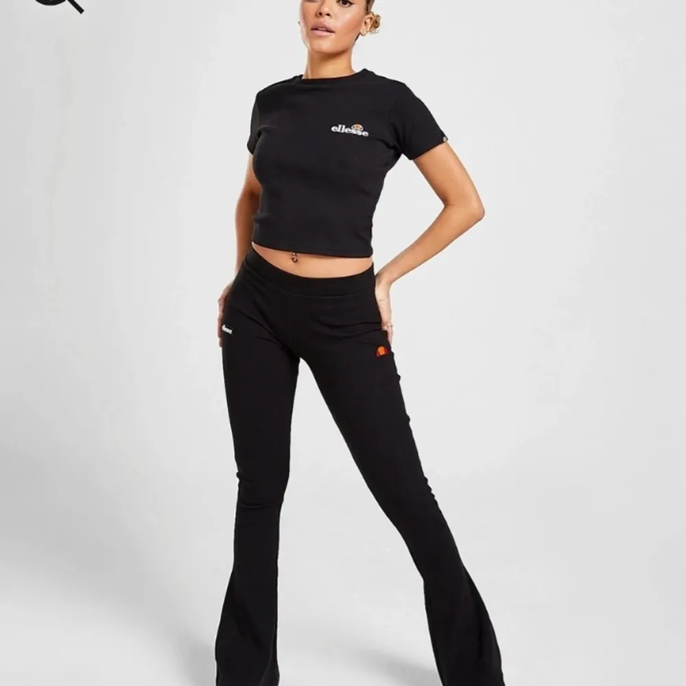 Aldrig använda endast uppackade, Ellesse byxor storlek small. Jeans & Byxor.