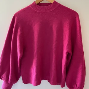 Rosa tröja  - Rosa tröja med lite puffiga armar, väldigt bra skick.