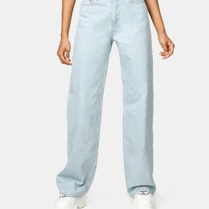 Junkyard jeans - De populära wide leg junyard jeansen som tyvärr är försmå för mig. De är i nyskick 💕💕