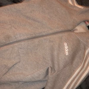 Adidas tröja - Bra skick