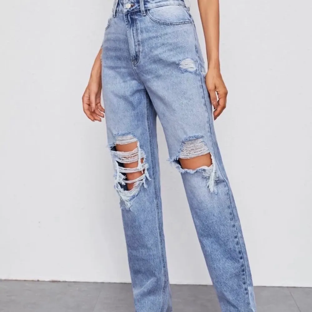 Helt nya jeans i storlek small. Oanvända eftersom de var för liten storlek 💞. Jeans & Byxor.
