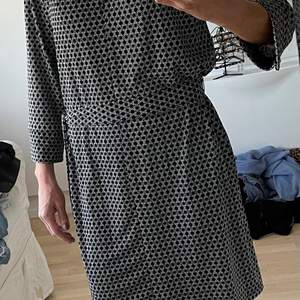 Jättefin och typ oanvänd klänning från HM i storlek S säljes för bara 50:-. Knälång på mig som är 165 cm lång. 