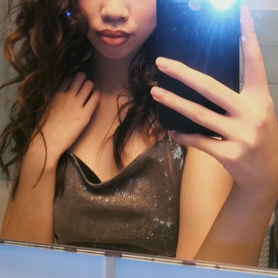 FESTTOPP ÖPPEN I RYGGEN