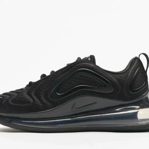 Nike 720 - Säljer mina Nike 720 strl 36 köpta för 1800kr men säljer för 1100 pris kan diskuteras. Använt några gånger men är som nya. Om du är intresserad hör av dig bara :) 