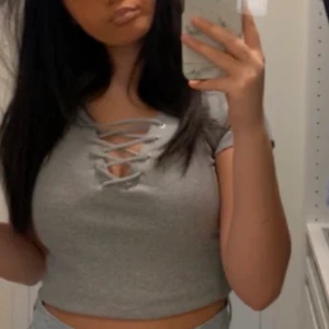 Fin grå tröja  - Jätte Fin grå uringad tröja, kommer knappt Till andvänding , inga hål osv💓