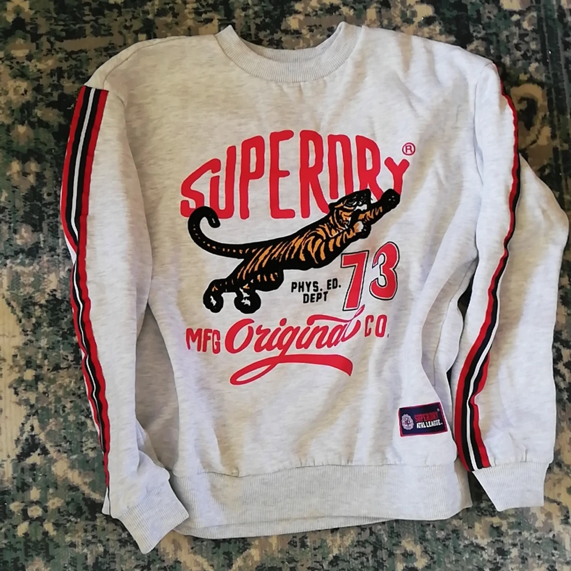 Collegetröja från SuperDry strl. M - 90