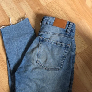 Mom jeans från Berskha  - Sjukt snygga jeans från berskha!💖Älskar dom men de har tyvärr blivit för små för mig