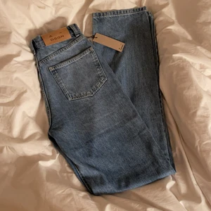A_dsgn jeans - Önskar byta mina jeans från a design i storlek S till en storlek M! Lägg bud över 699kr annars om du är intresserad, annars skickar jag tillbaka!