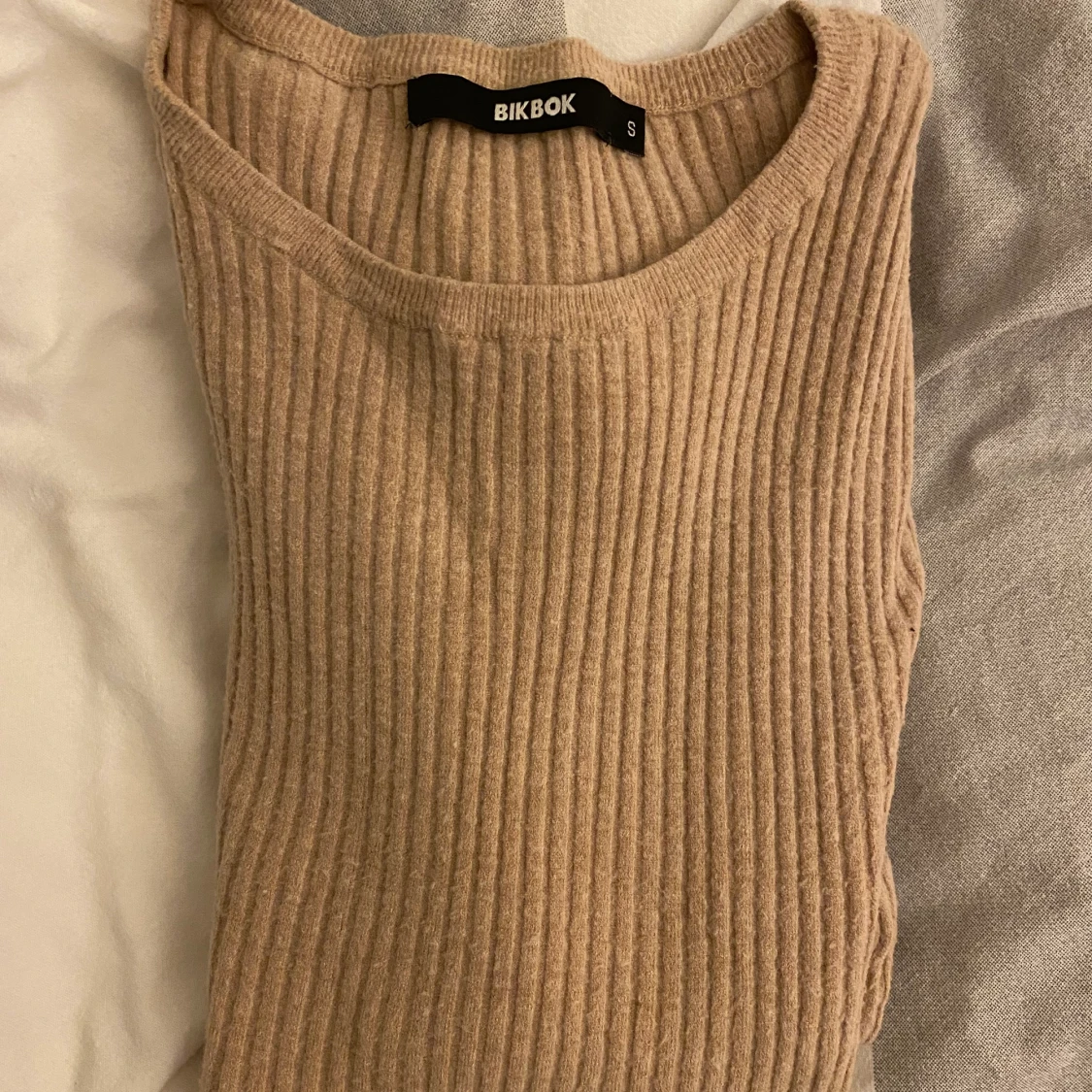 Tunn tröja i nude från BIK BOK stl S - 91