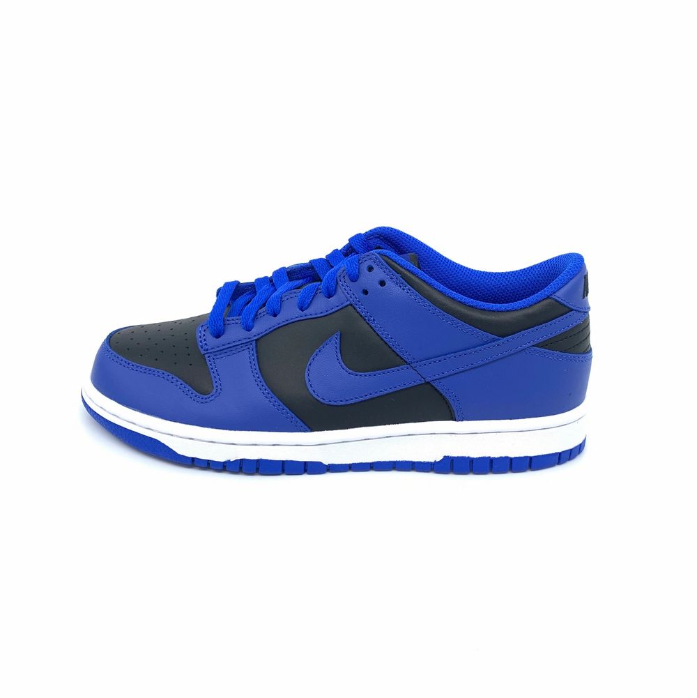 Hej! Säljer ett par Cobalt Lows i storlek 39! Kan hämtas i Stockholm eller fraktas dubbelboxat och spårbart över hela Sverige. Pris är 1395:-. Originallåda medföljer givetvis och kvitto/bevis på köp finns! Hör av er vid eventuella frågor eller intresse :). Skor.