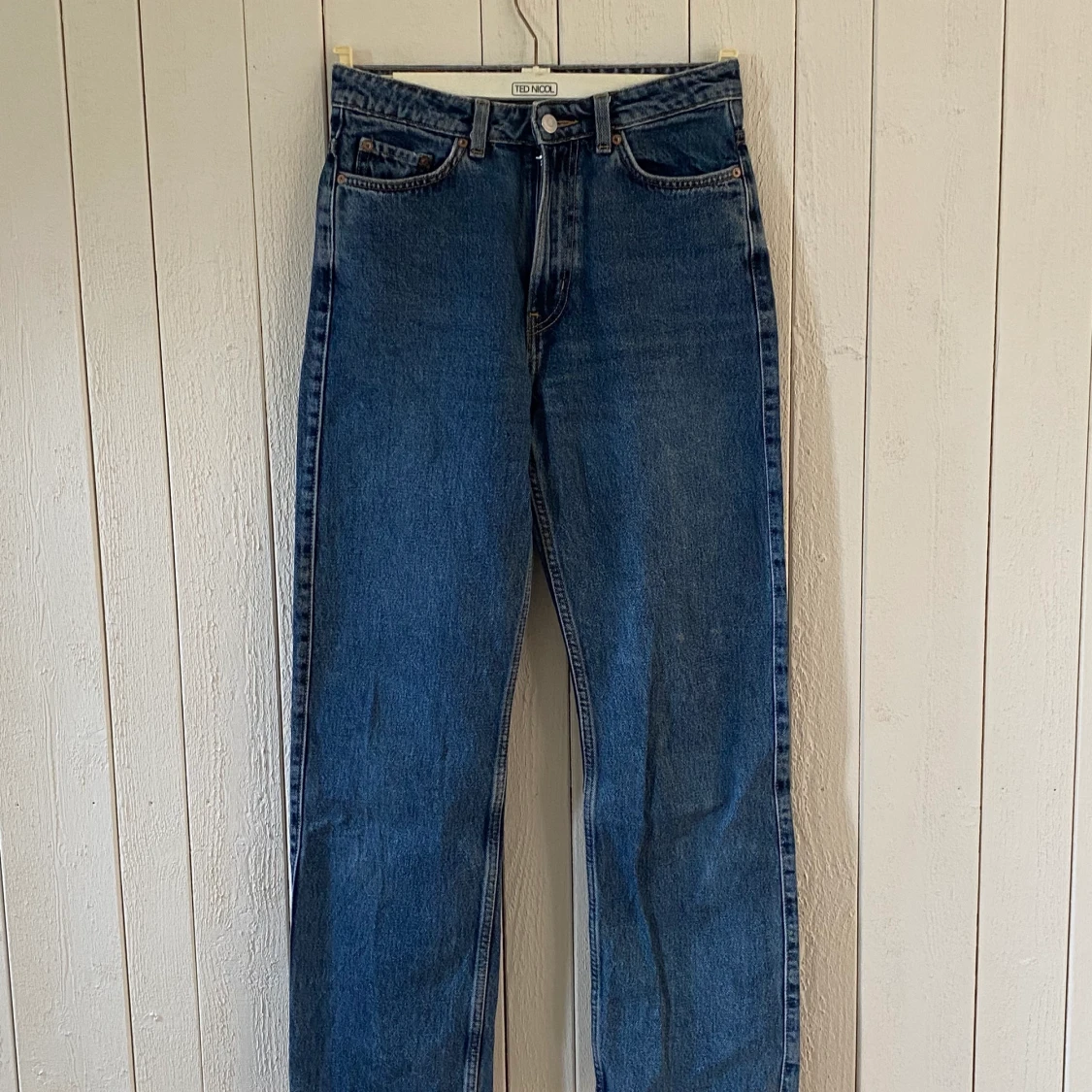 Weekday row mörkblå jeans