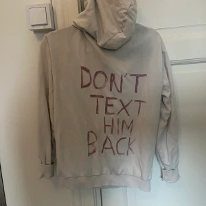 Ball hoodie  - Från byemilija på insta 💘 tryck på ryggen! okej skick och har ngr få defekter jag kan skicka bild på ☺️ 