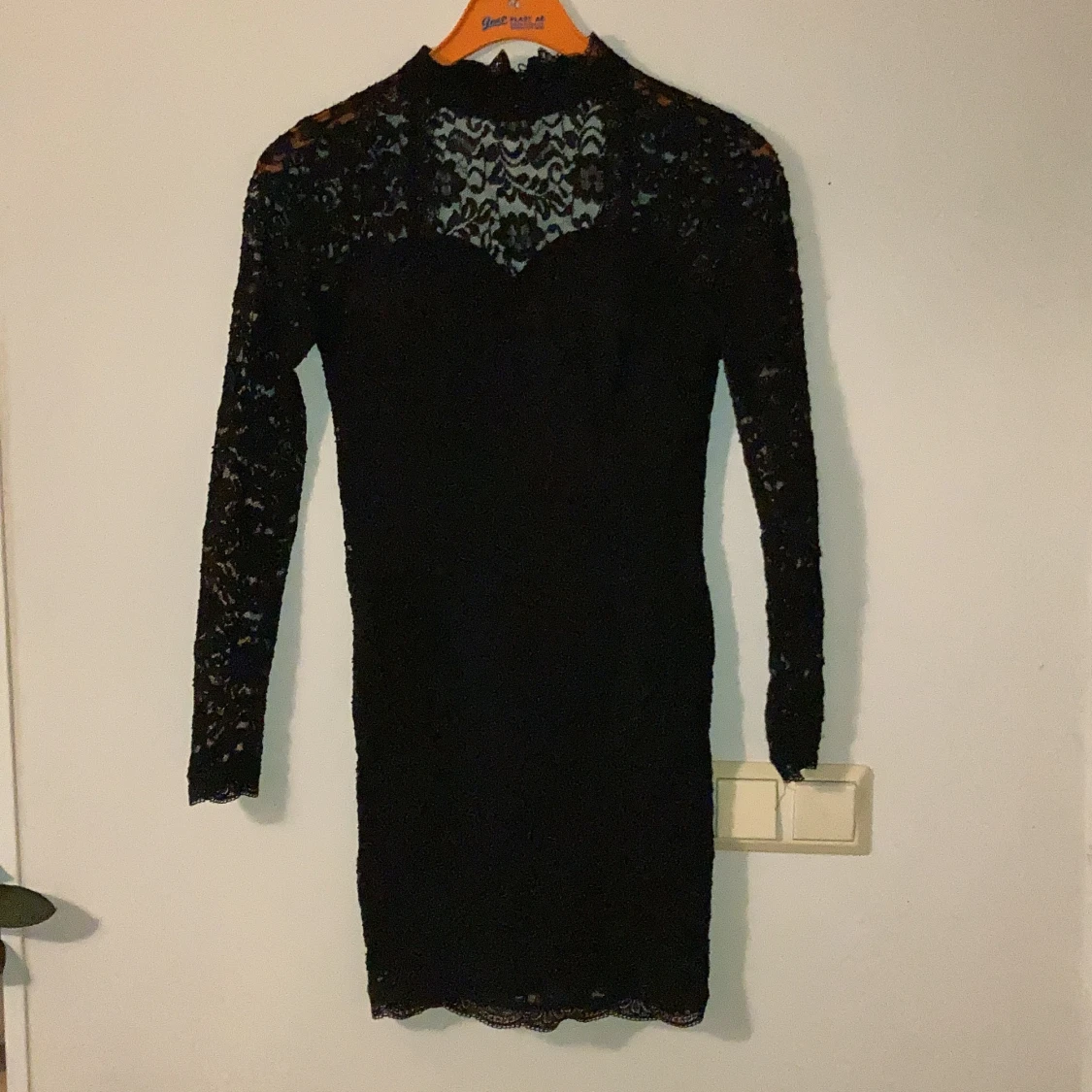 Svart klänning med spets 